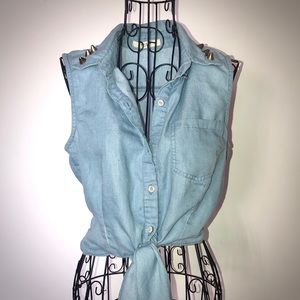 Denim sleeveless collared shirt